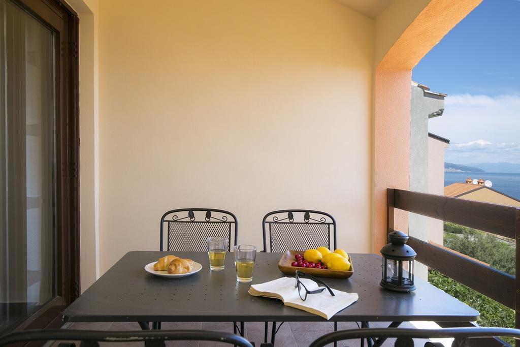 Apartment Gino Ravni Rum bild