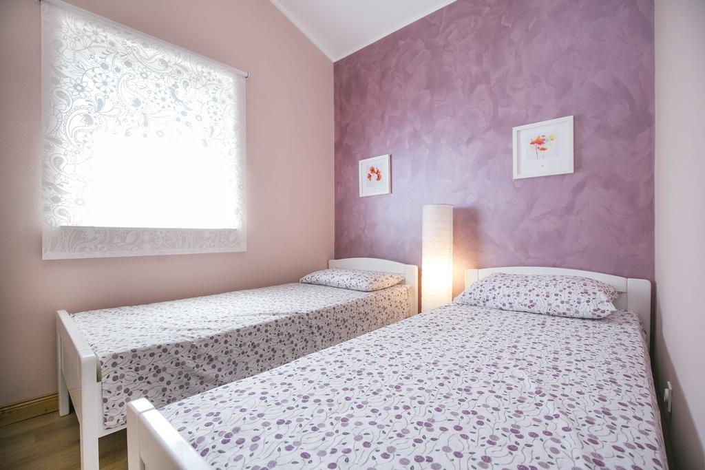 Apartment Gino Ravni Rum bild