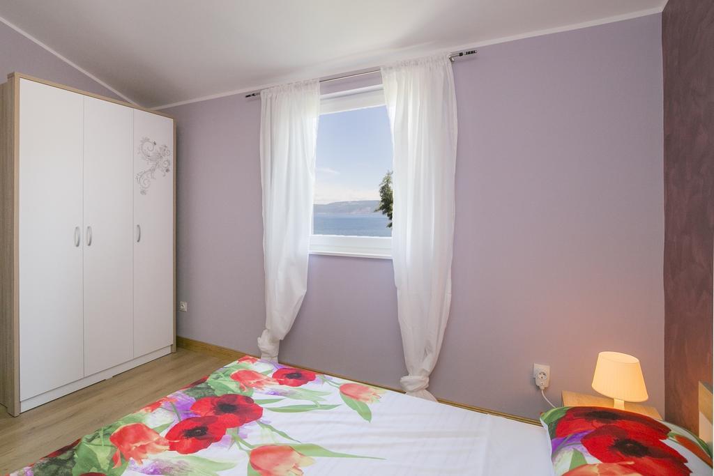 Apartment Gino Ravni Rum bild
