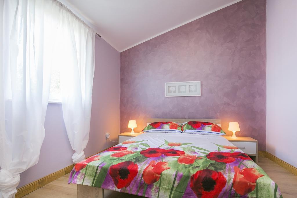Apartment Gino Ravni Rum bild