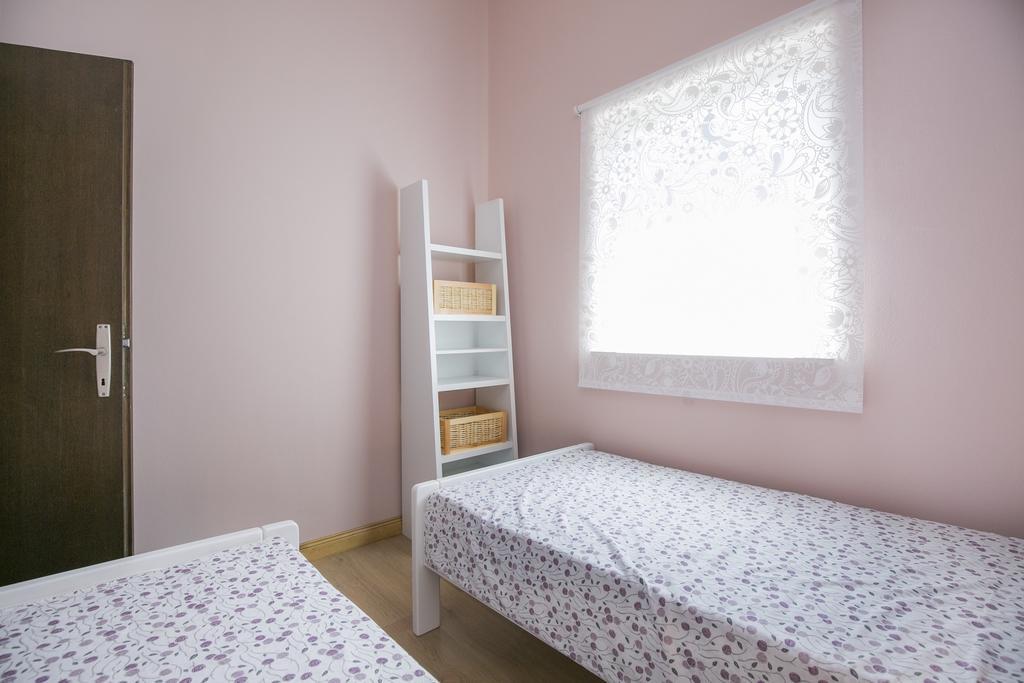 Apartment Gino Ravni Rum bild