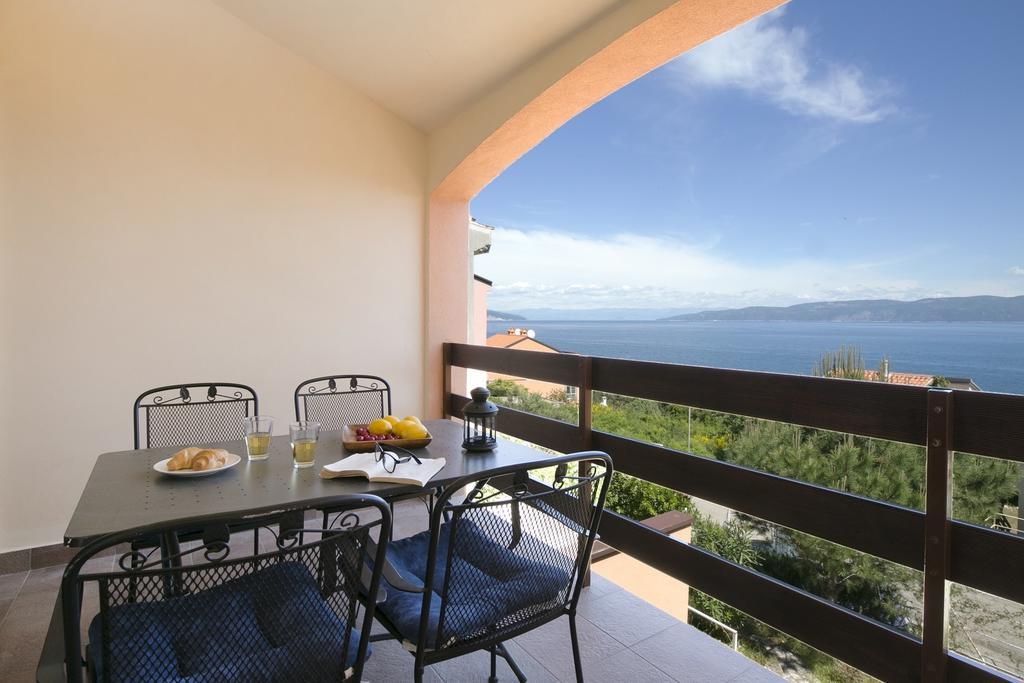 Apartment Gino Ravni Rum bild